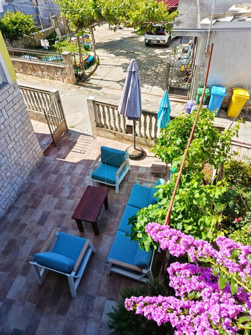 Svetvinčenat, dintorni, casa bifamiliare con cortile