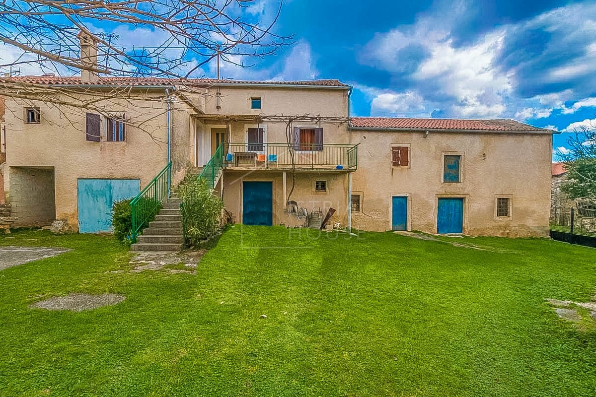 POREČ - casa in zona con ampio cortile