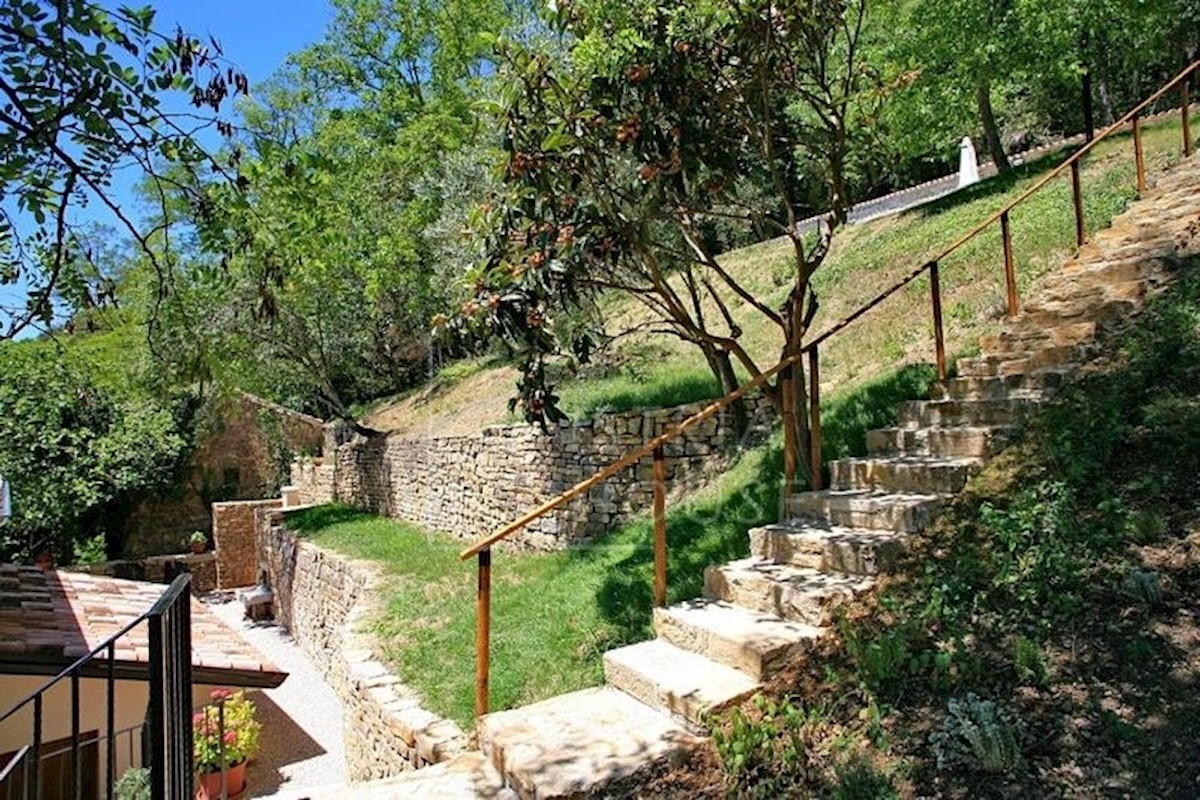 Montona, casa in pietra con vista panoramica