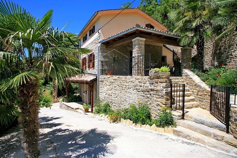 Montona, casa in pietra con vista panoramica