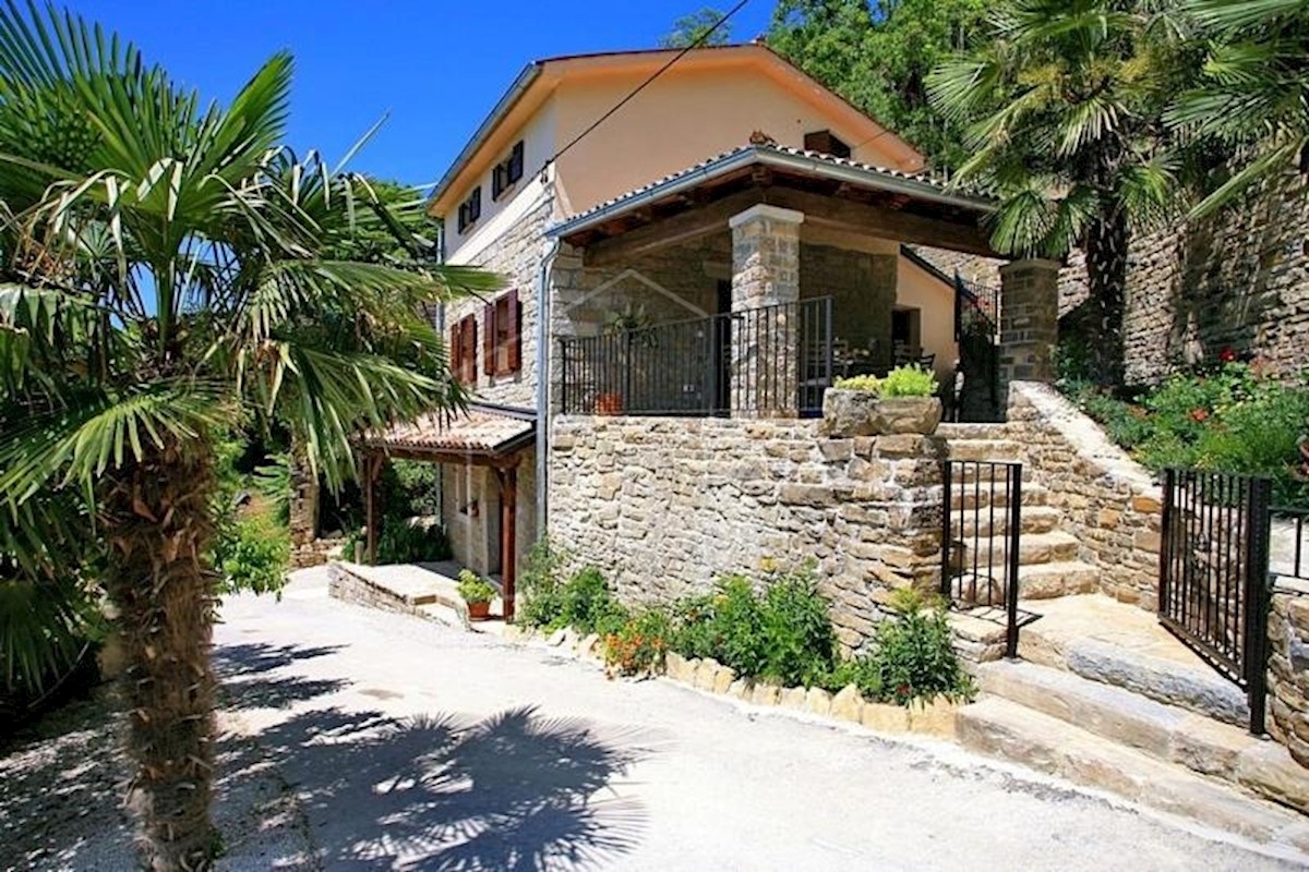 Montona, casa in pietra con vista panoramica