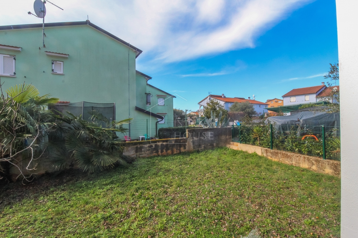 Parenzo, dintorni, appartamento con cortile vicino al mare