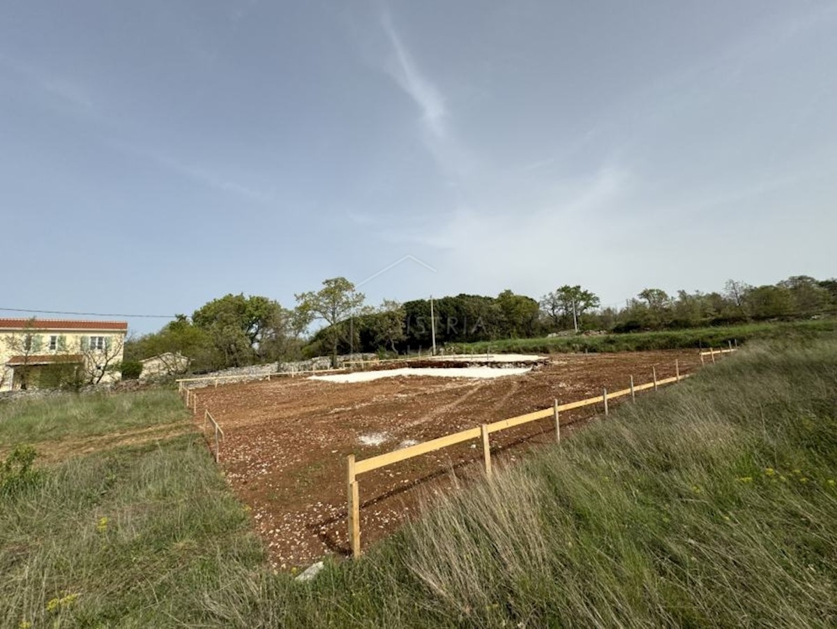 Svetvinčenat, dintorni, terreno edificabile con progetto