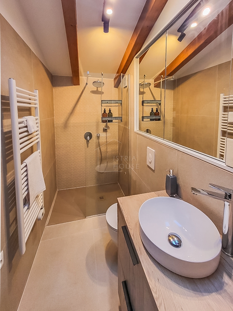 Valle, moderno appartamento ristrutturato in centro