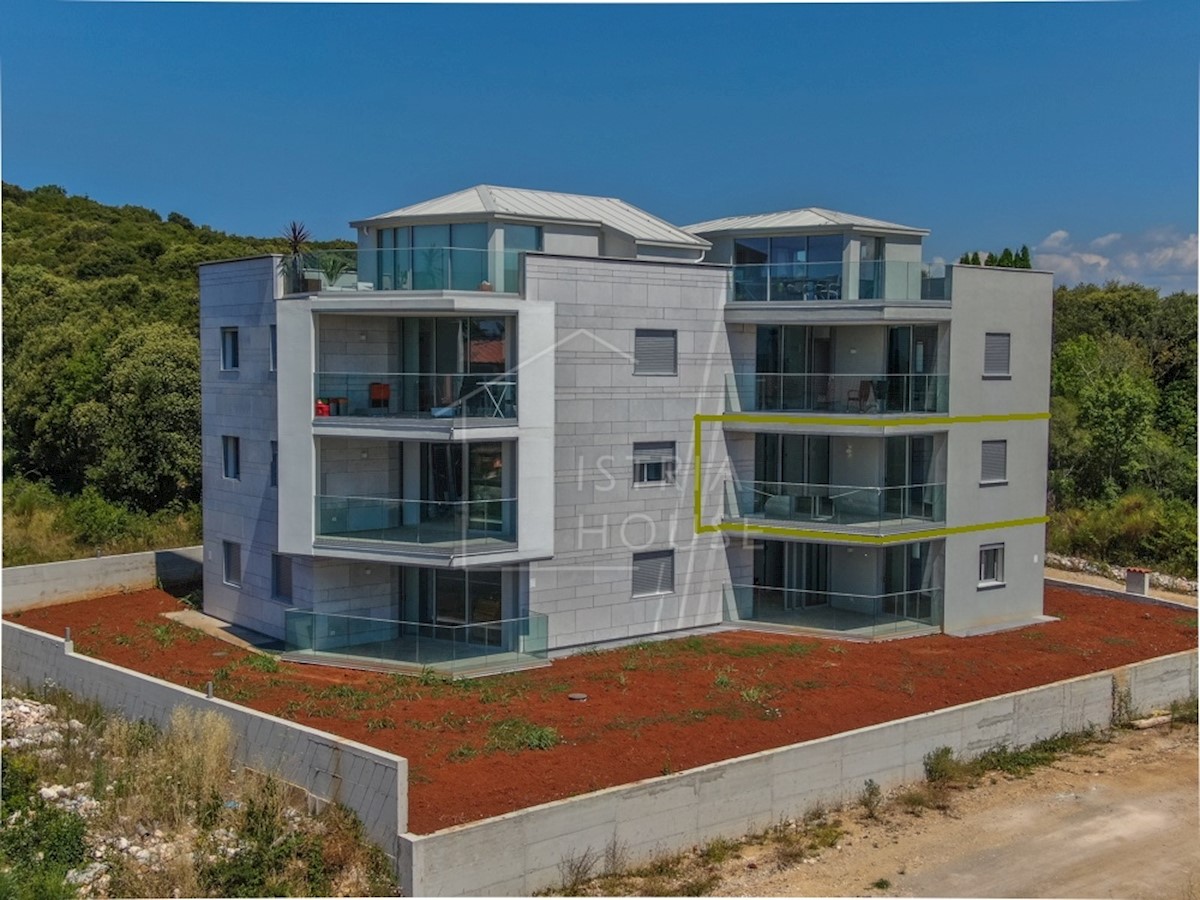 Rovigno, nuovo appartamento a 200 metri dalla spiaggia con terrazza e vista sul centro storico e sul mare