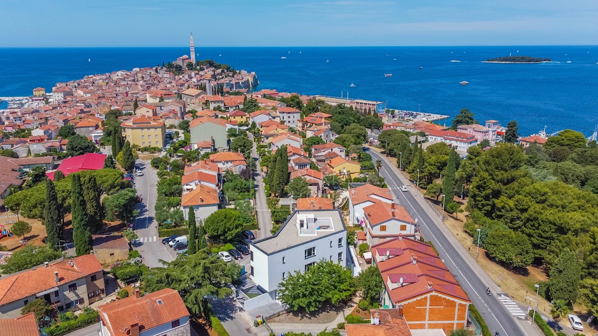 Rovigno, nuovo appartamento con vista sul centro storico e sul mare