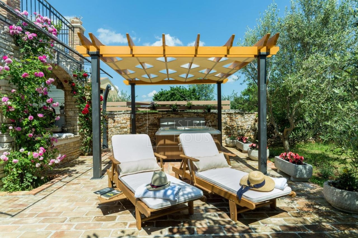 Svetvinčenat, OPPORTUNITY, Two houses with a large garden