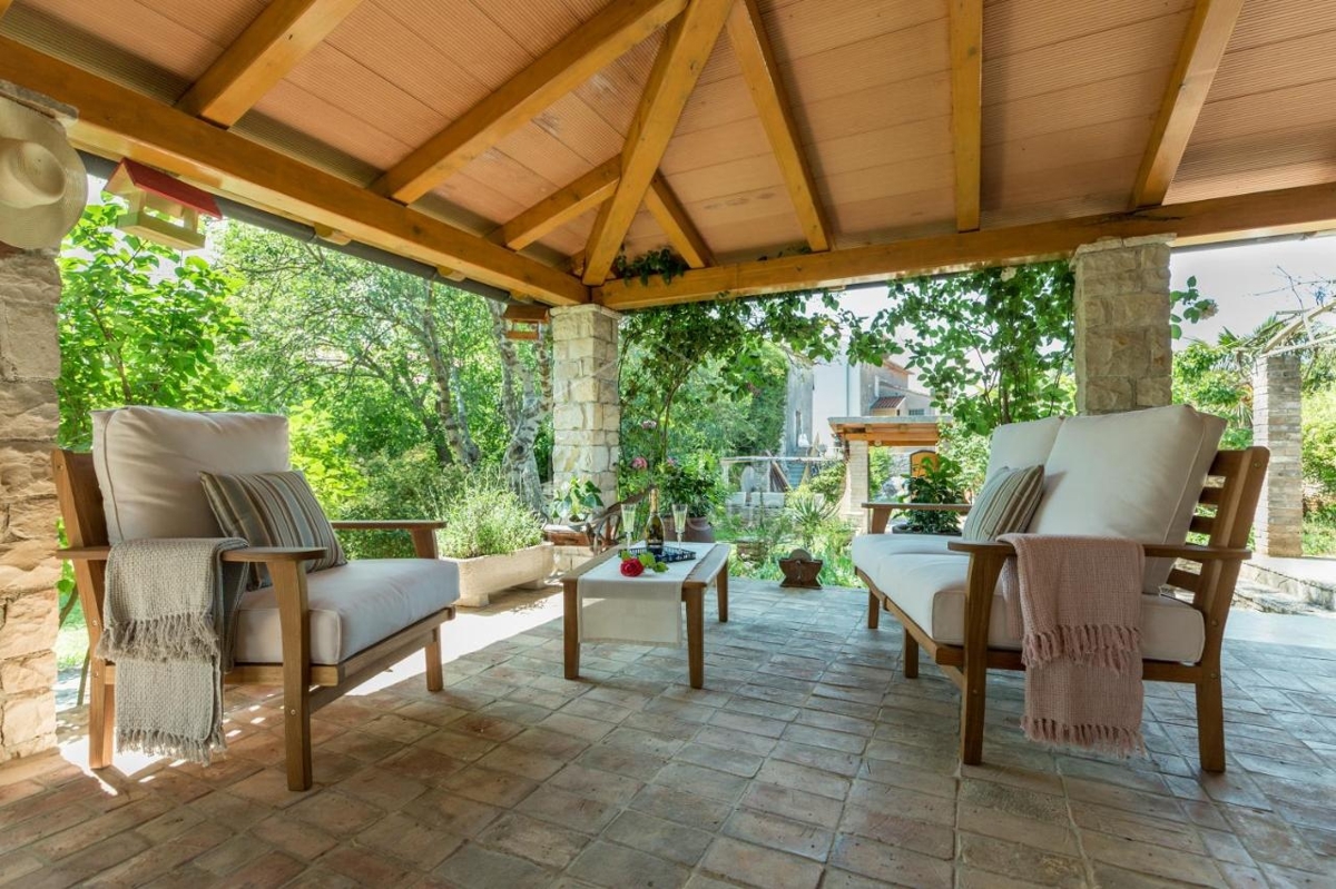 Svetvinčenat, OPPORTUNITY, Two houses with a large garden