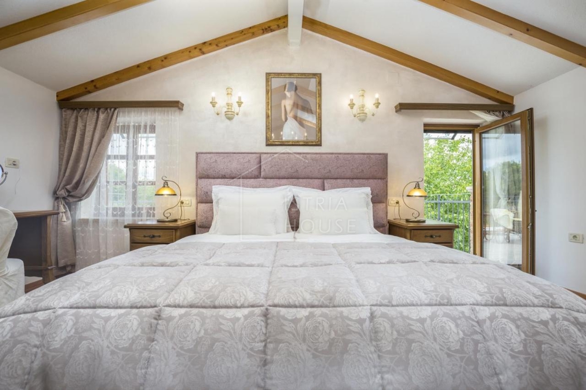 Svetvinčenat, OPPORTUNITY, Two houses with a large garden