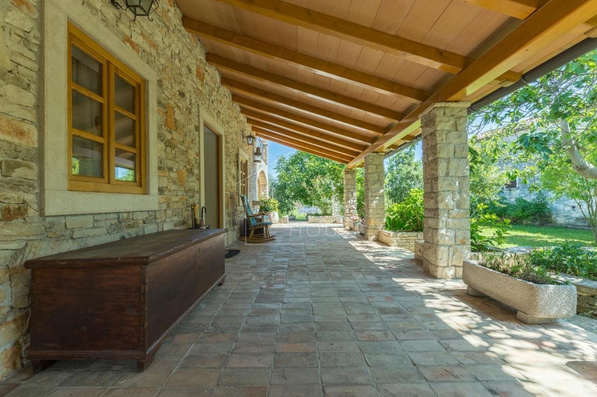 Svetvinčenat, OPPORTUNITY, Two houses with a large garden