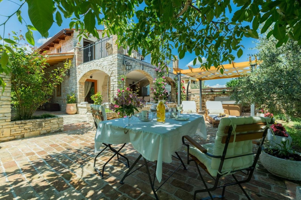 Svetvinčenat, OPPORTUNITY, Two houses with a large garden