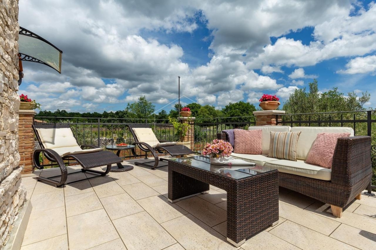 Svetvinčenat, OPPORTUNITY, Two houses with a large garden