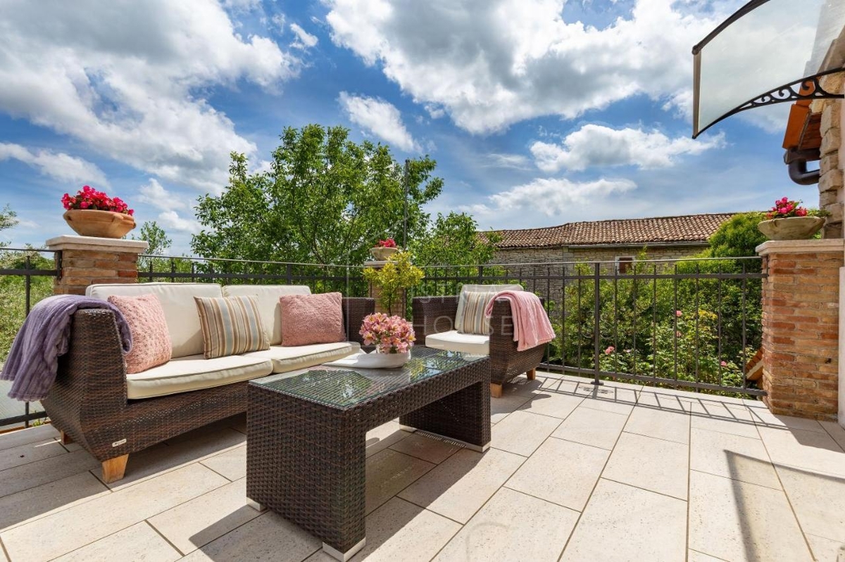 Svetvinčenat, OPPORTUNITY, Two houses with a large garden