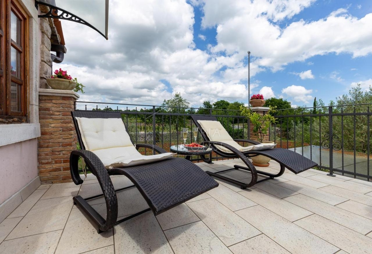 Svetvinčenat, OPPORTUNITY, Two houses with a large garden