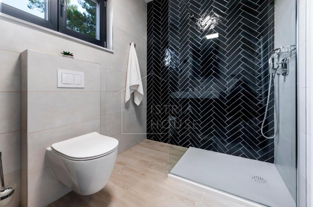 Rovigno, una villa moderna con piscina
