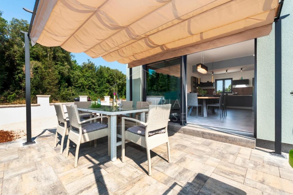 Rovigno, una villa moderna con piscina