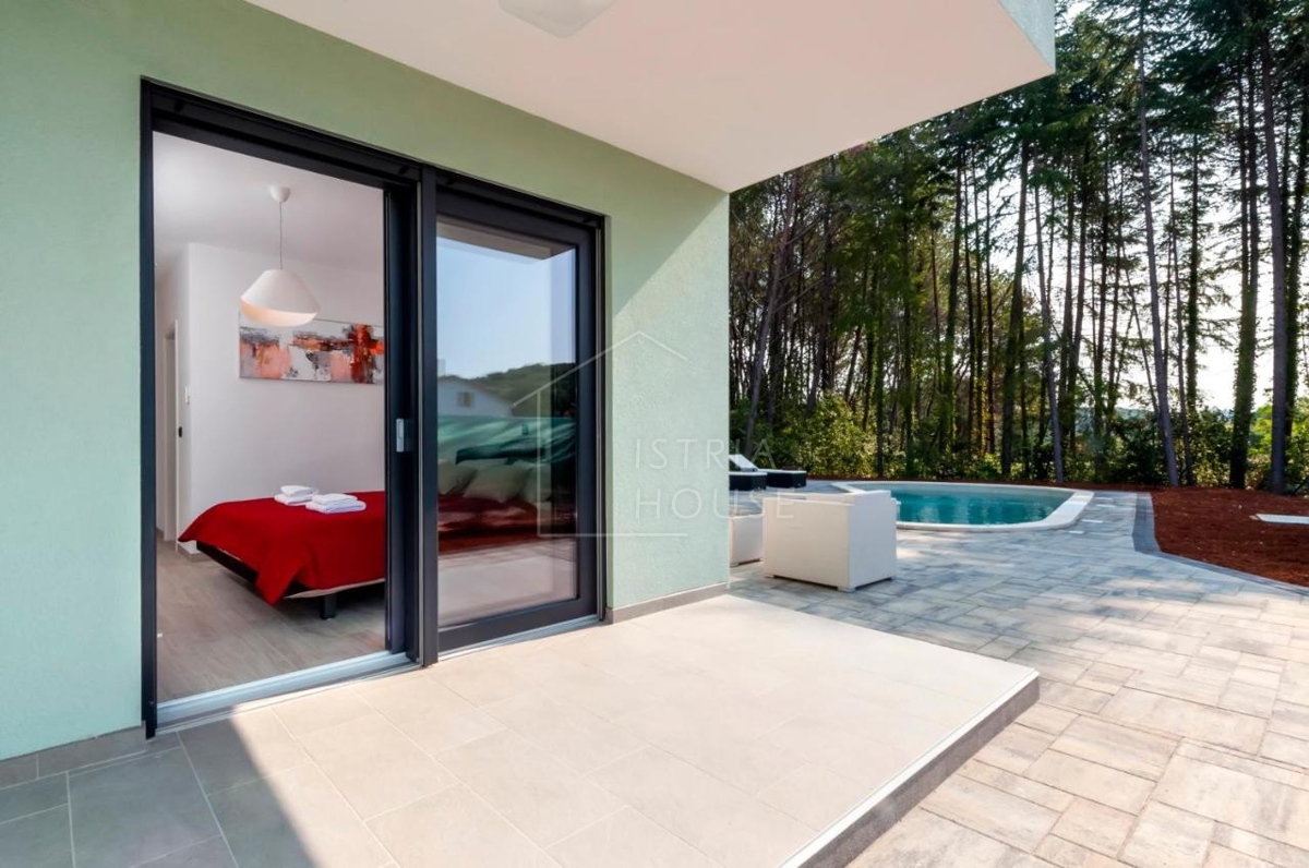 Rovigno, una villa moderna con piscina
