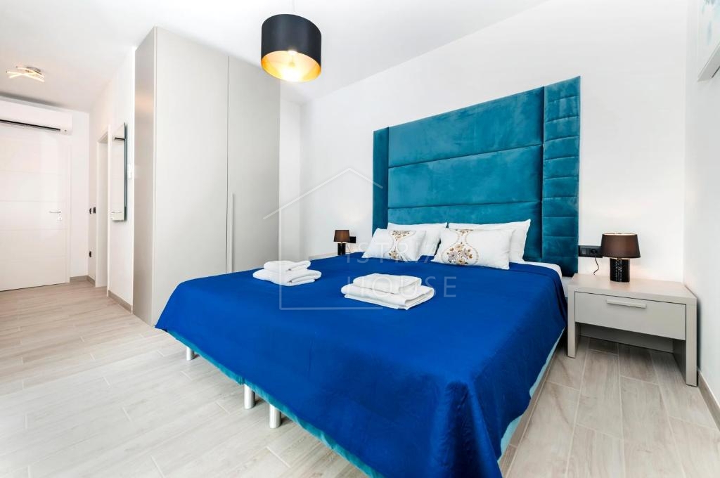 Rovigno, una villa moderna con piscina