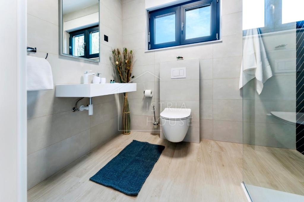 Rovigno, una villa moderna con piscina