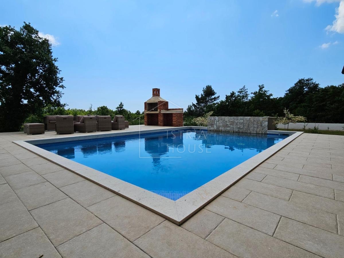Svetvinčenat, dintorni, villa moderna con piscina