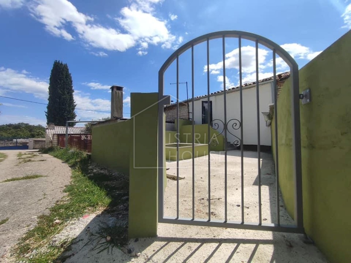 Svetvinčenat, dintorni, vecchia casa ristrutturata con piscina