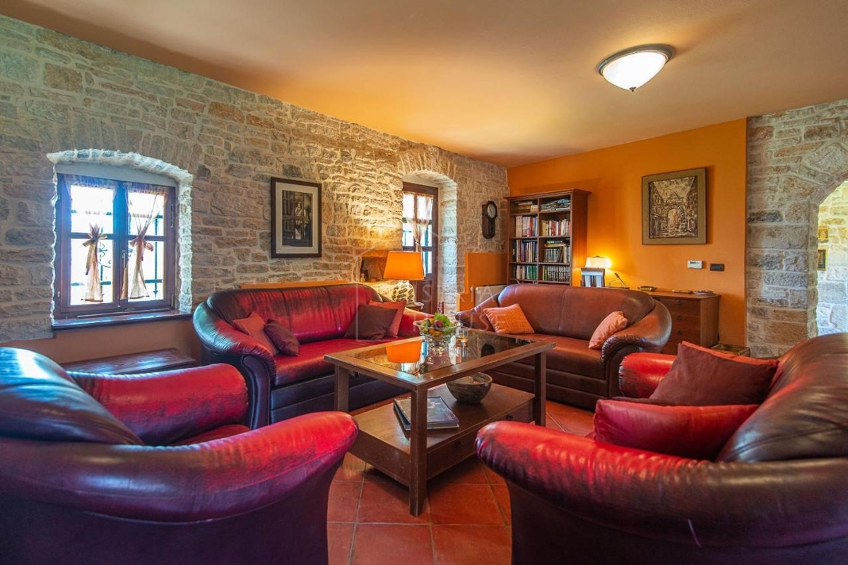 Rovigno, dintorni, antichità istriana restaurata