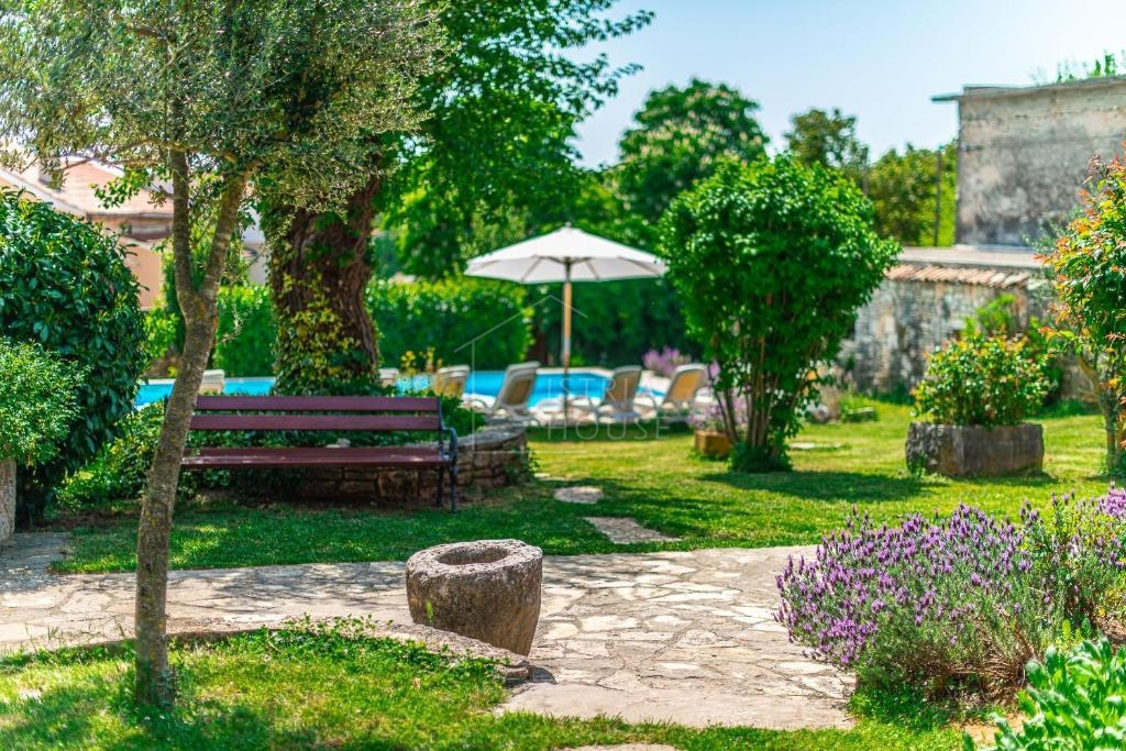 Rovigno, dintorni, antichità istriana restaurata
