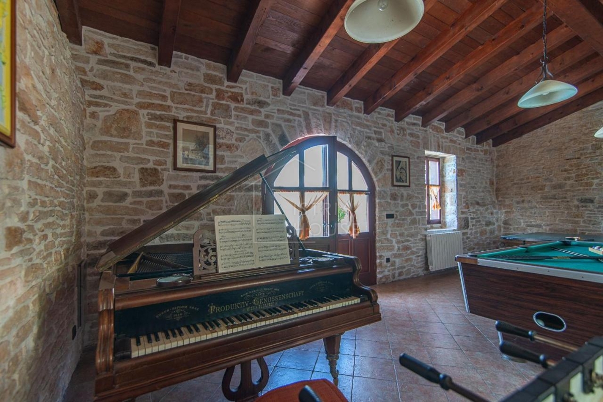 Rovigno, dintorni, antichità istriana restaurata