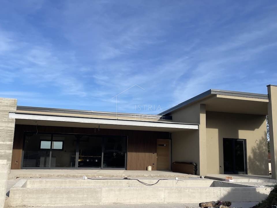 Gimino, dintorni, casa moderna a basso consumo energetico con piscina