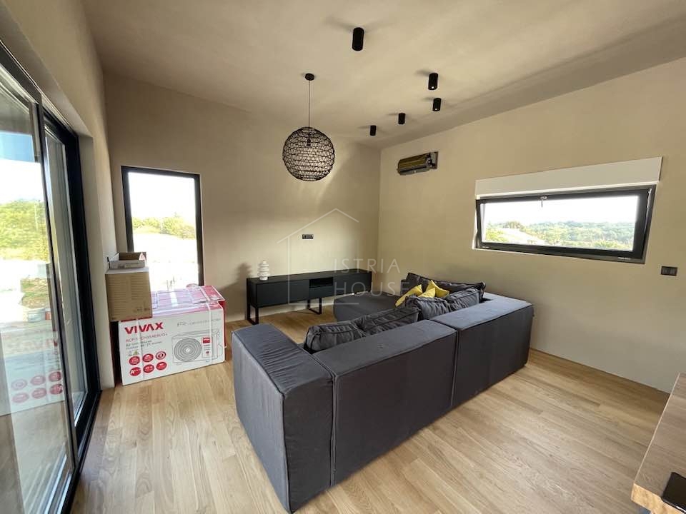 Gimino, dintorni, casa moderna a basso consumo energetico con piscina