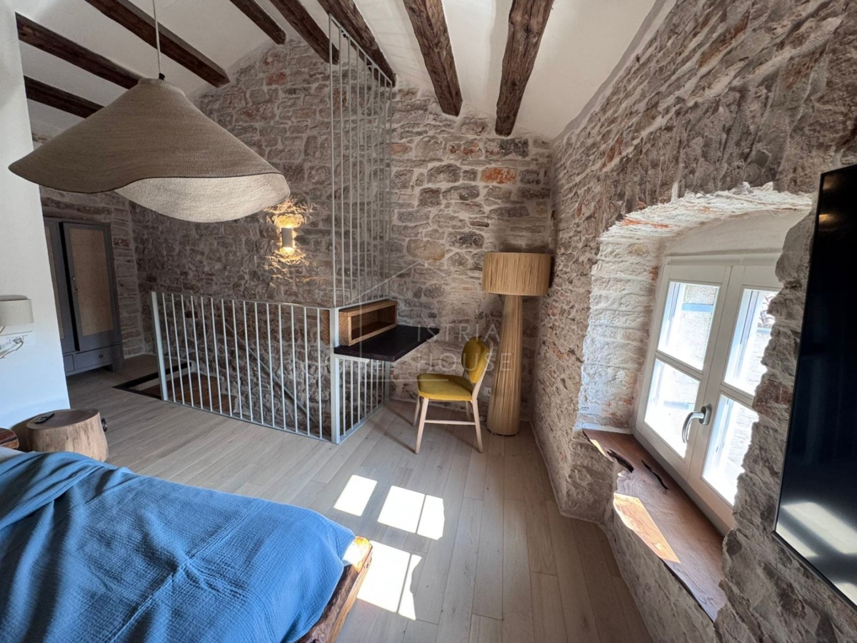 Valle, casa ristrutturata nel centro storico