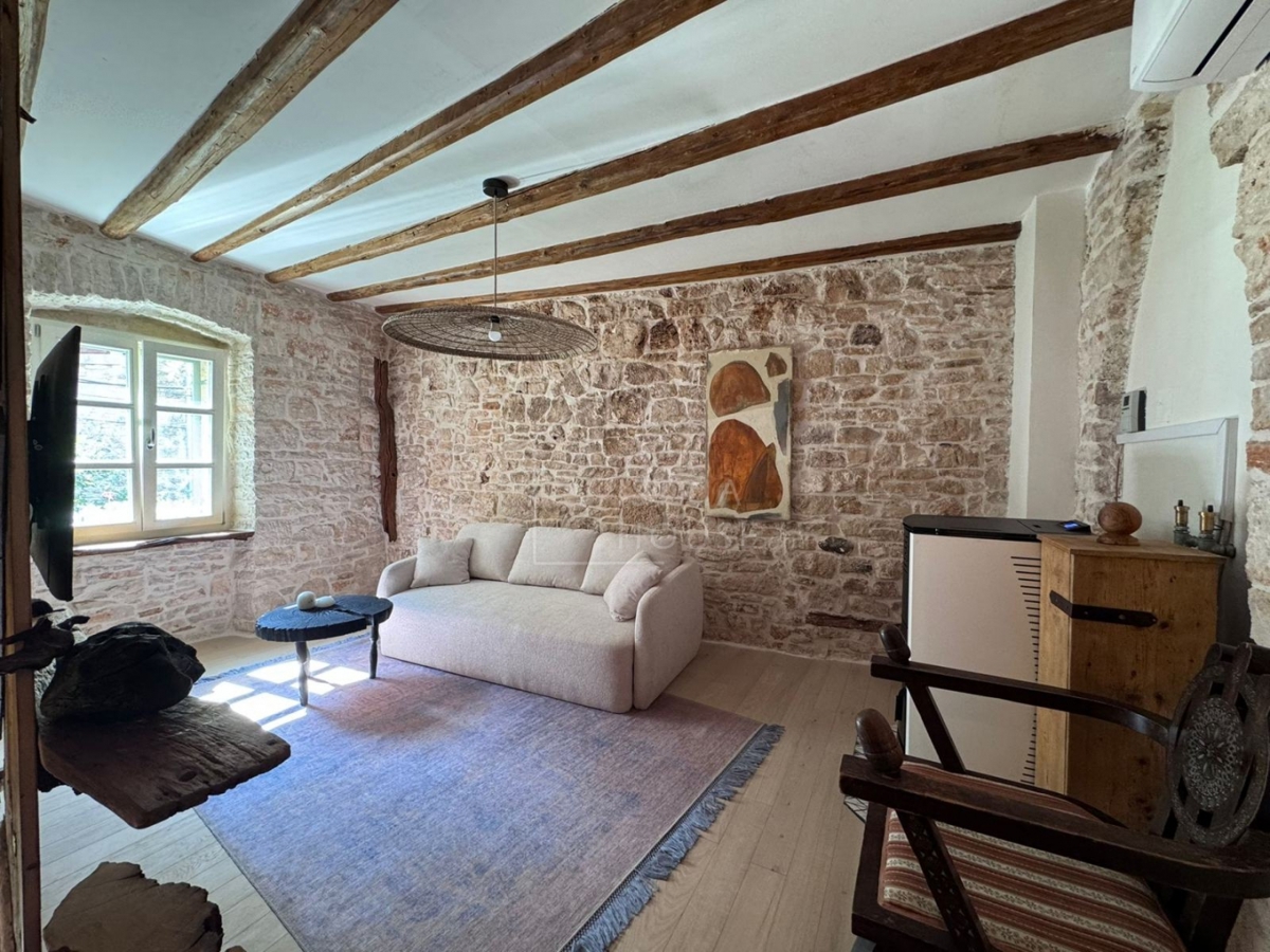 Valle, casa ristrutturata nel centro storico