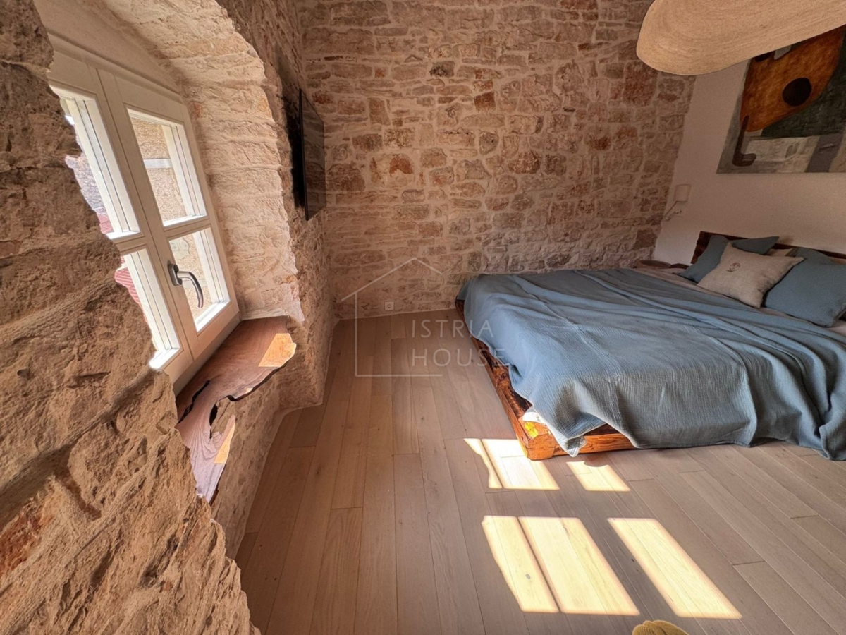 Valle, casa ristrutturata nel centro storico