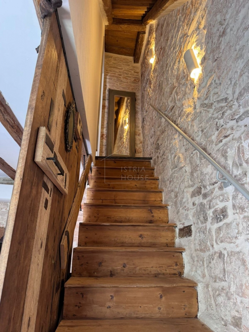 Valle, casa ristrutturata nel centro storico