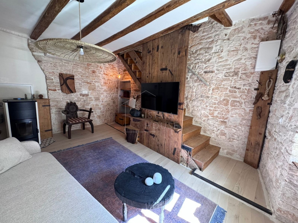 Valle, casa ristrutturata nel centro storico