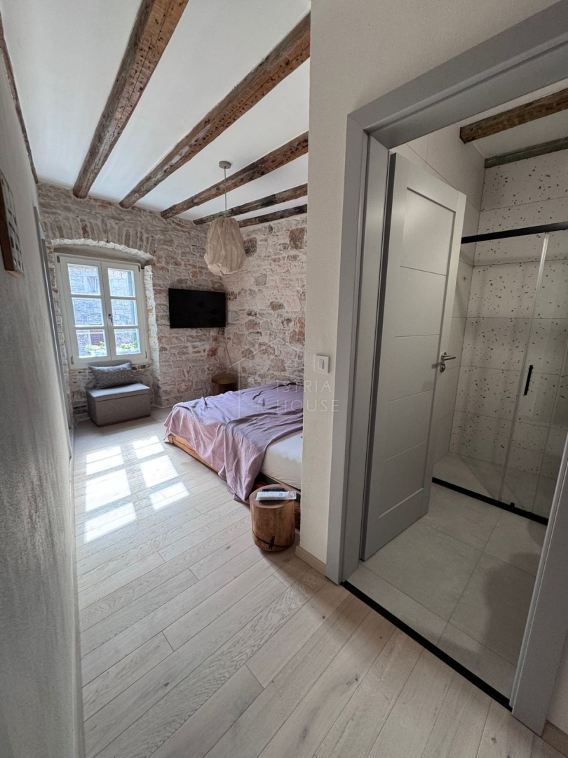 Valle, casa ristrutturata nel centro storico