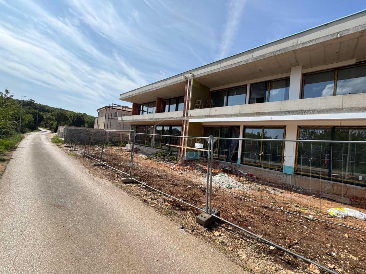 Rovigno, dintorni, appartamento in un nuovo edificio con giardino