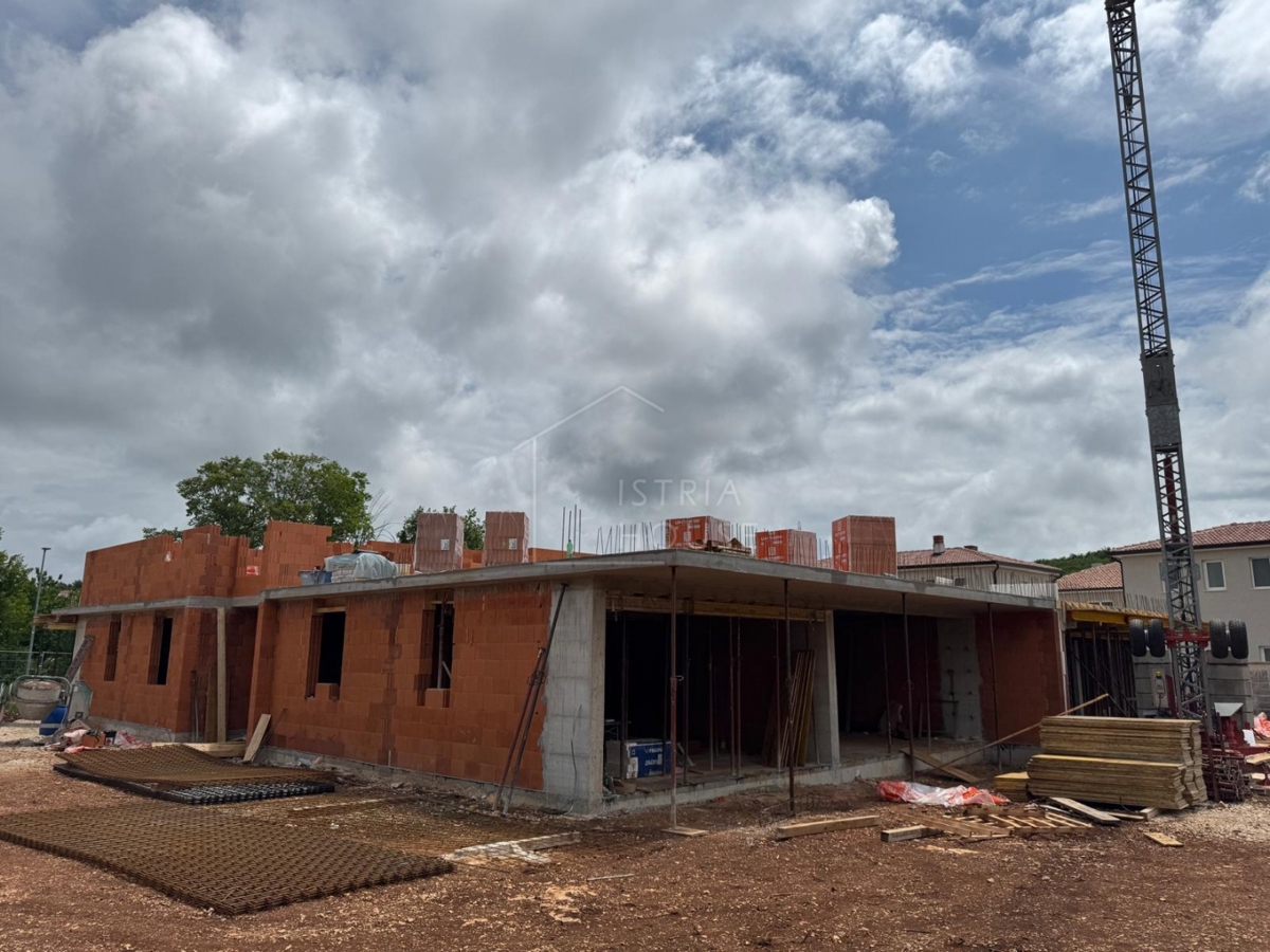 Rovigno, dintorni, appartamento in un nuovo edificio con giardino