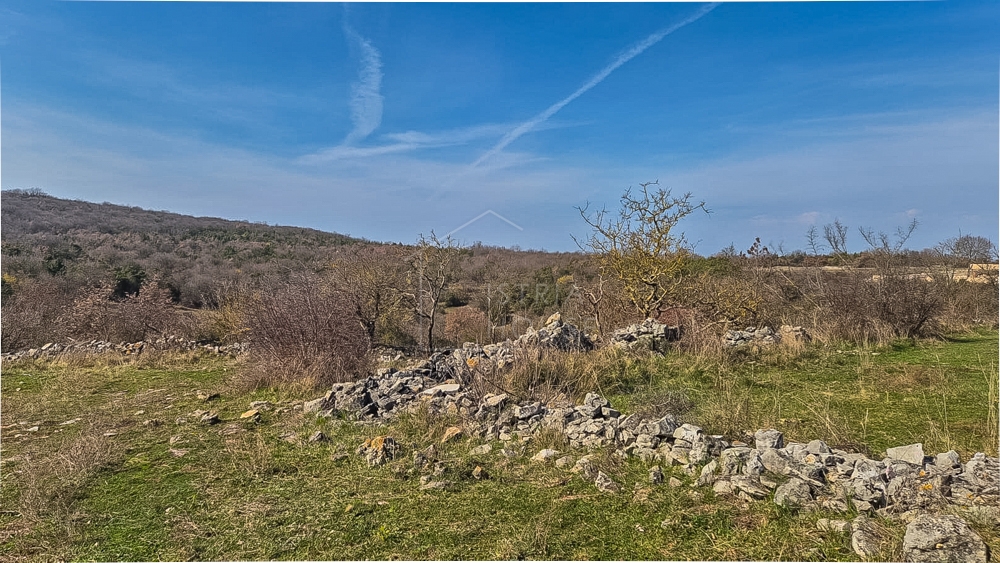 Bale, dintorni, terreno edificabile regolare più grande