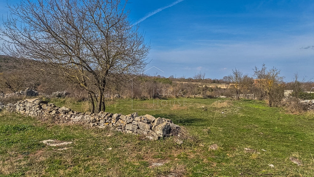 Bale, dintorni, terreno edificabile regolare più grande