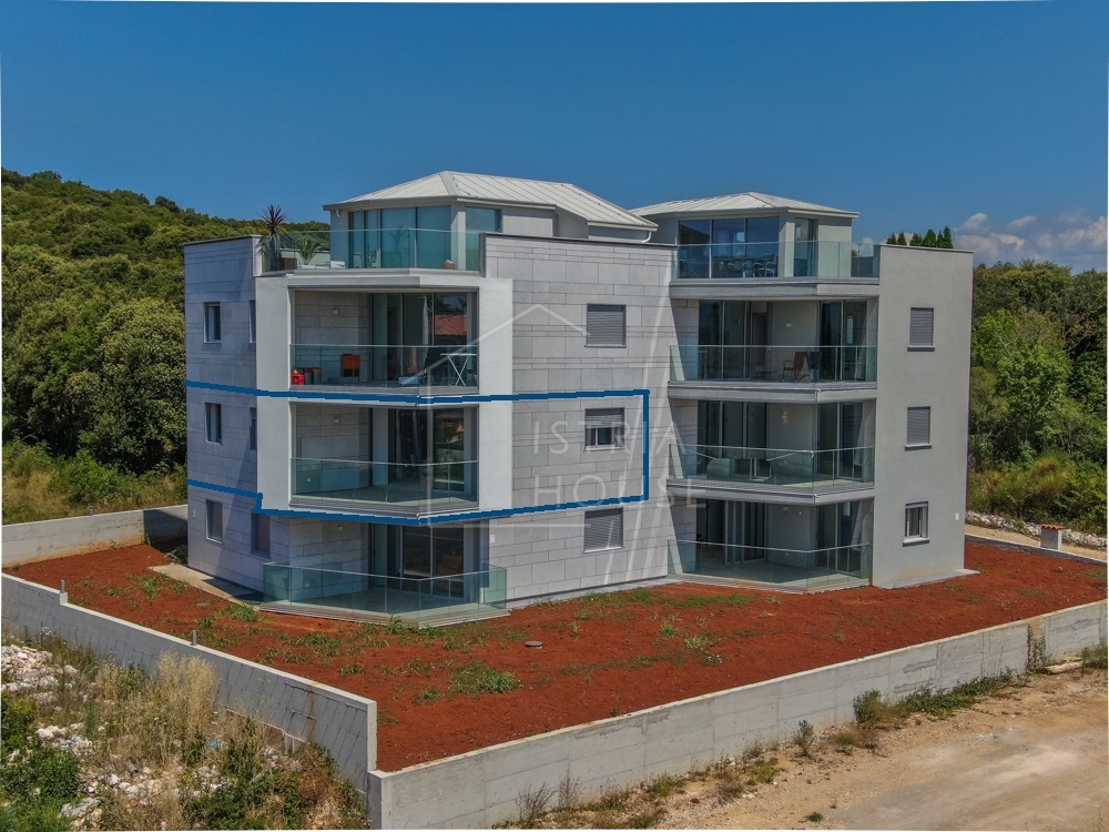 Rovigno, nuovo appartamento a 200 metri dalla spiaggia con terrazza e vista sul centro storico e sul mare