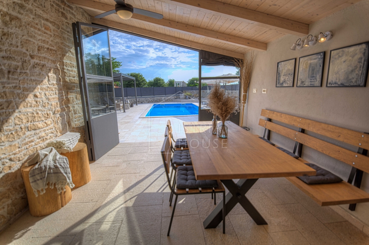 Kanfanar, dintorni, casa in pietra superbamente decorata con piscina