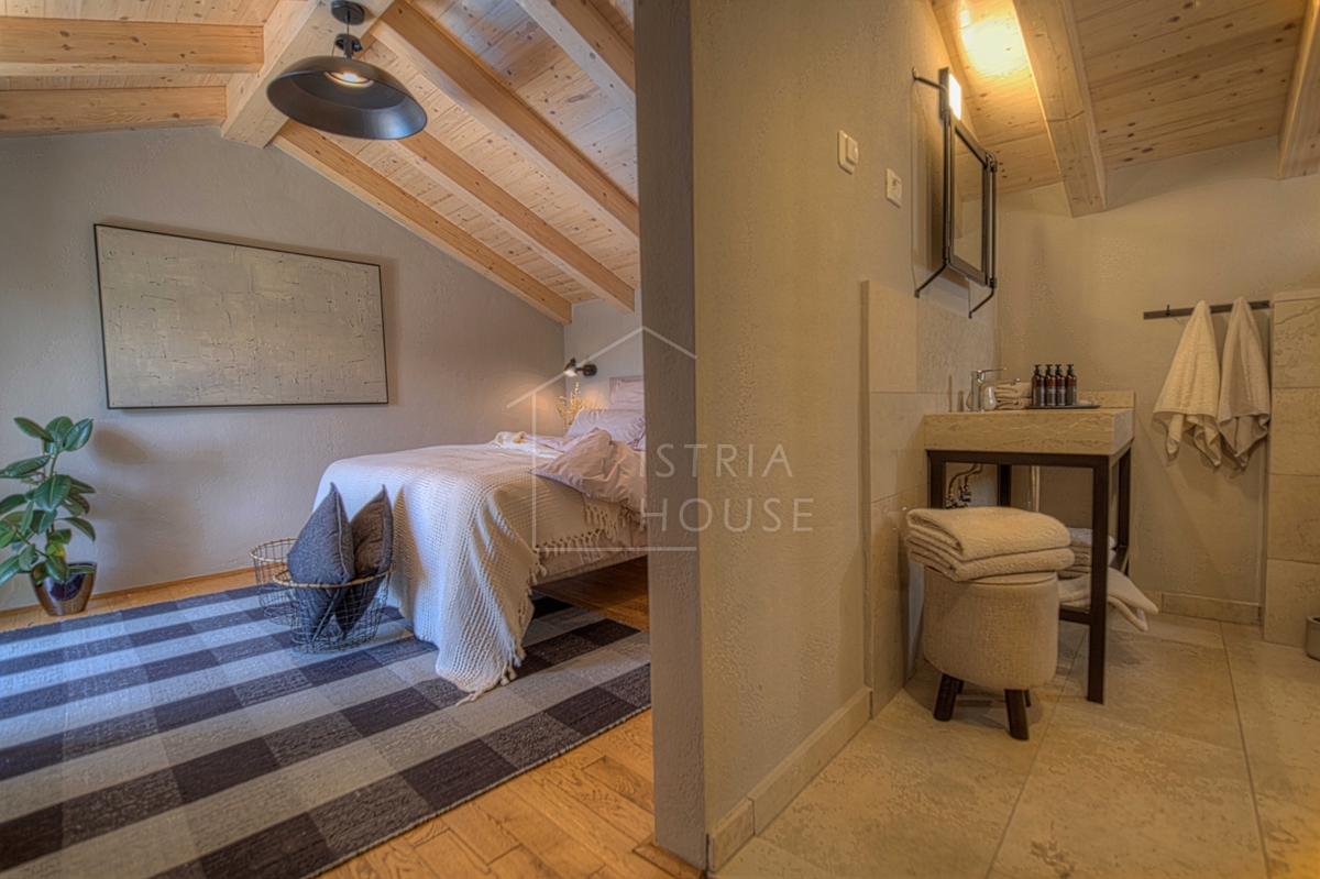 Kanfanar, dintorni, casa in pietra superbamente decorata con piscina
