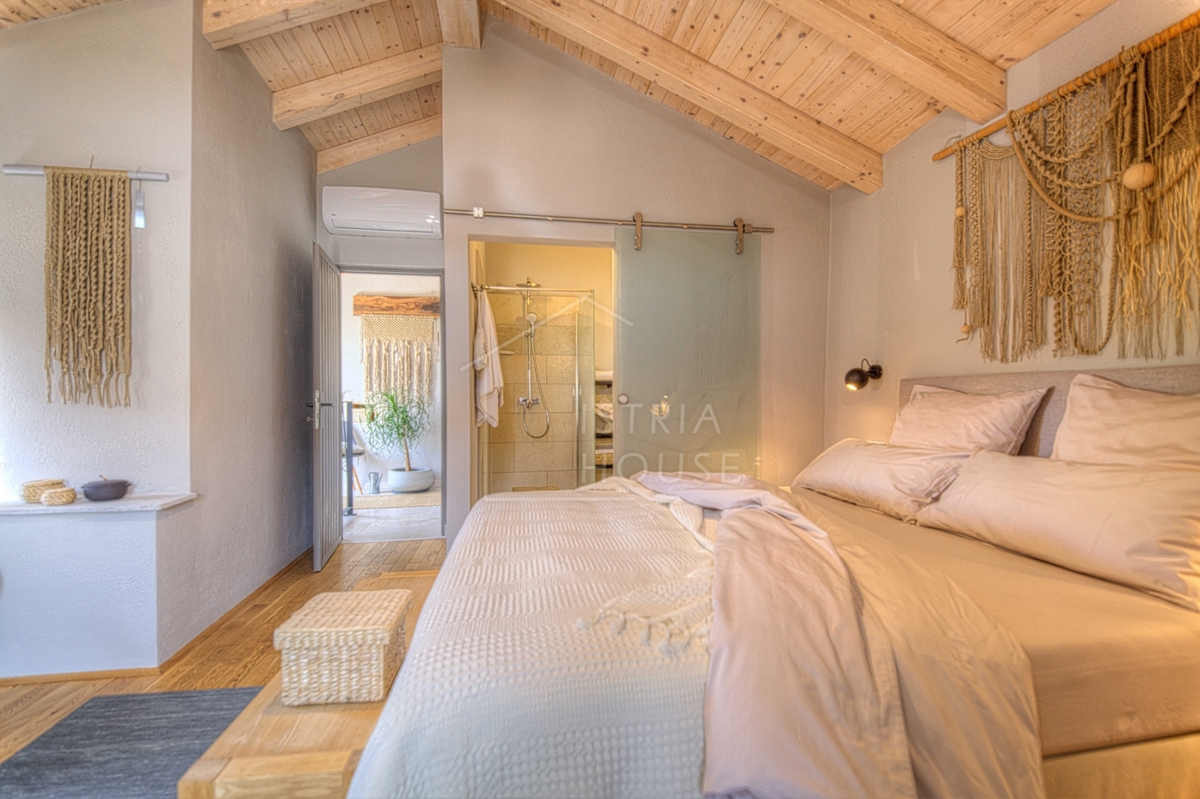 Kanfanar, dintorni, casa in pietra superbamente decorata con piscina