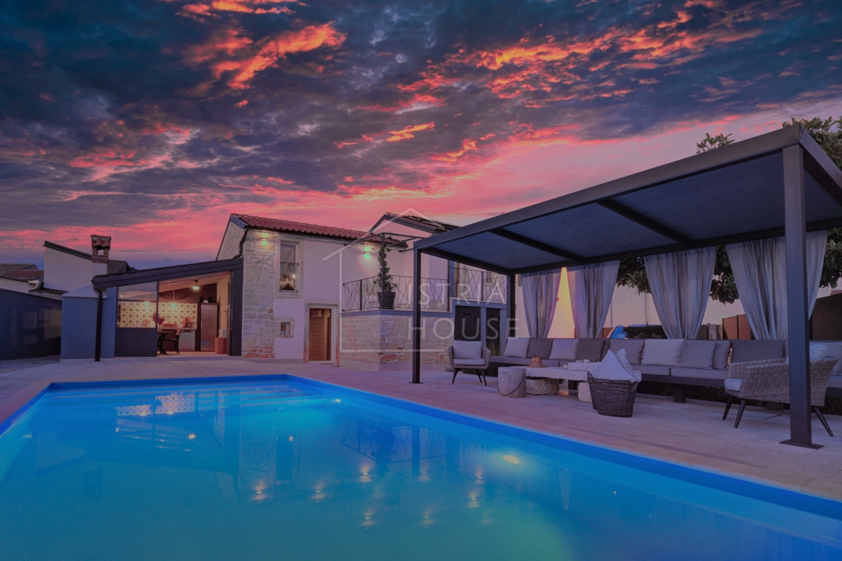 Kanfanar, dintorni, casa in pietra superbamente decorata con piscina