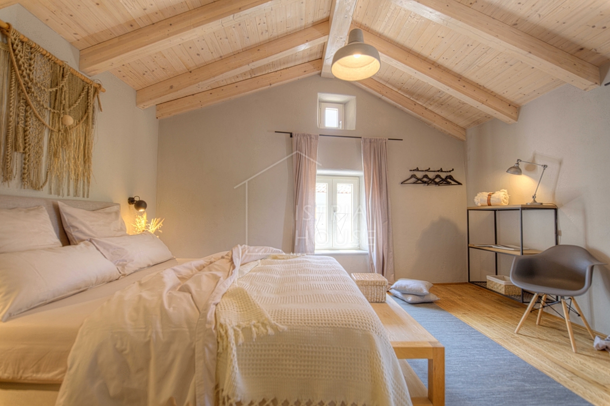 Kanfanar, dintorni, casa in pietra superbamente decorata con piscina