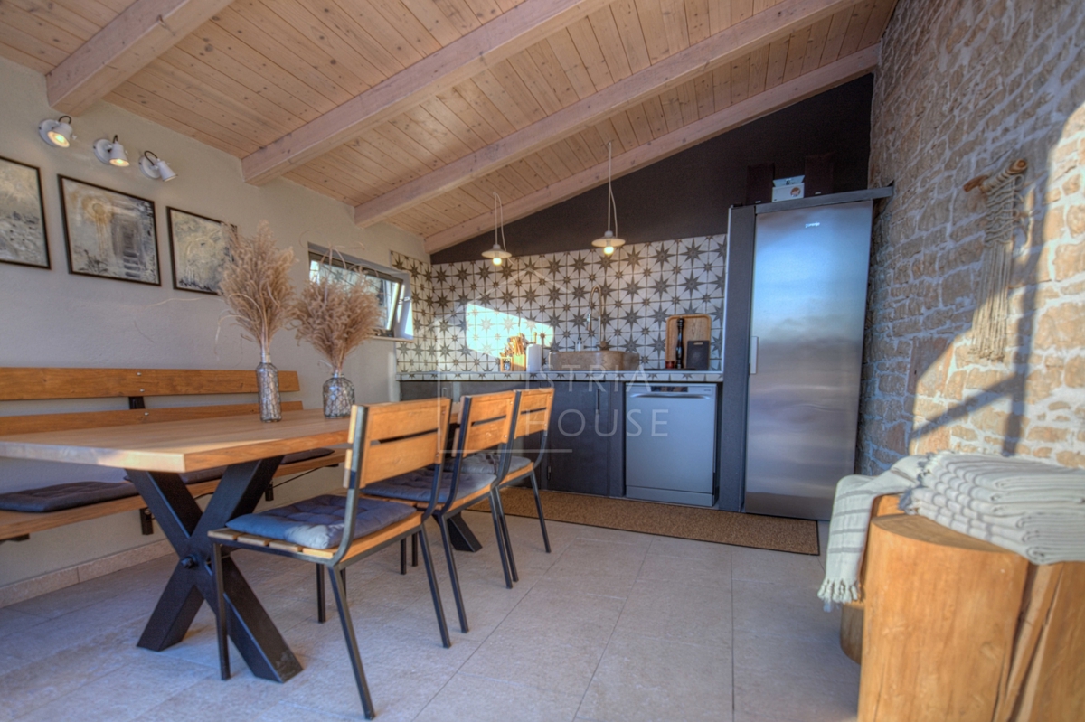 Kanfanar, dintorni, casa in pietra superbamente decorata con piscina