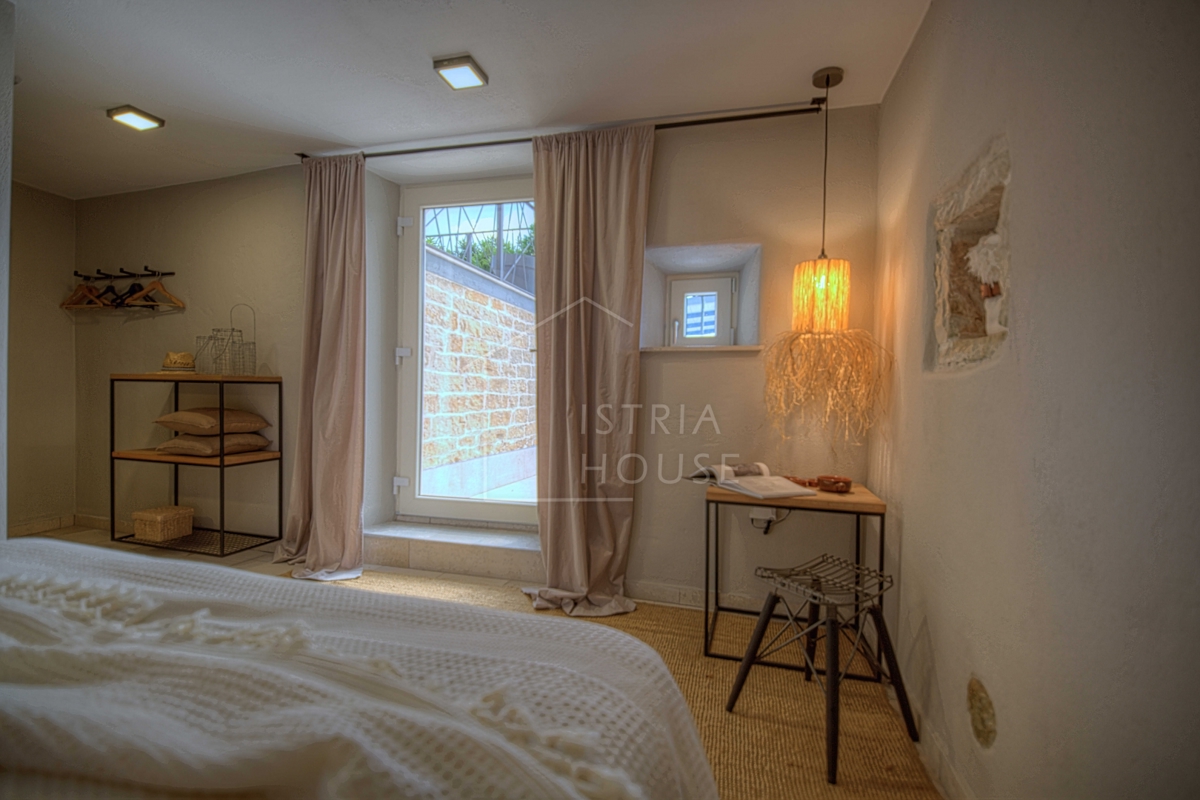 Kanfanar, dintorni, casa in pietra superbamente decorata con piscina
