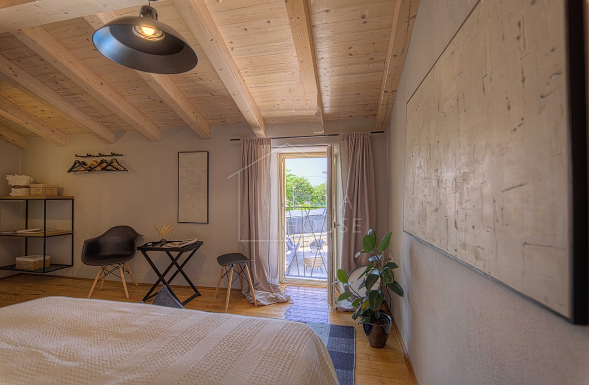 Kanfanar, dintorni, casa in pietra superbamente decorata con piscina