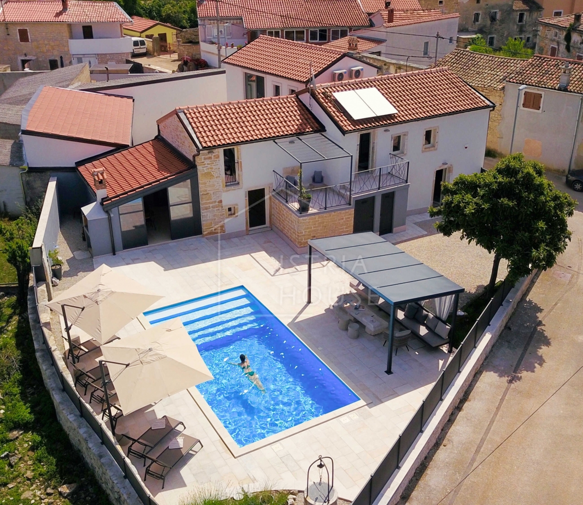 Kanfanar, dintorni, casa in pietra superbamente decorata con piscina
